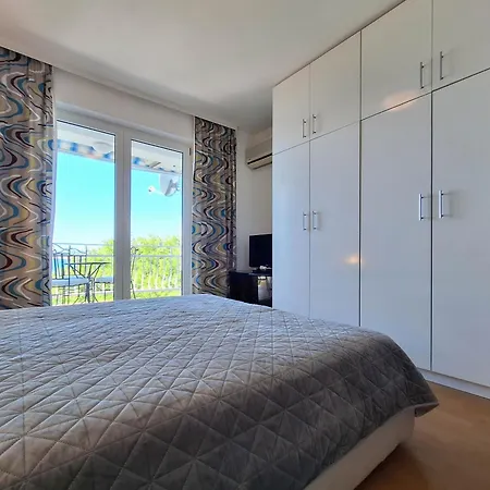 Apartment Selce *